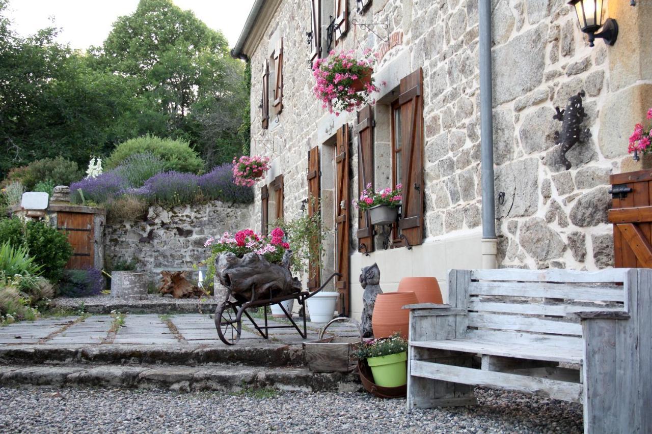 La Belle Ame Bed and Breakfast Saint-Priest-des-Champs Exteriör bild