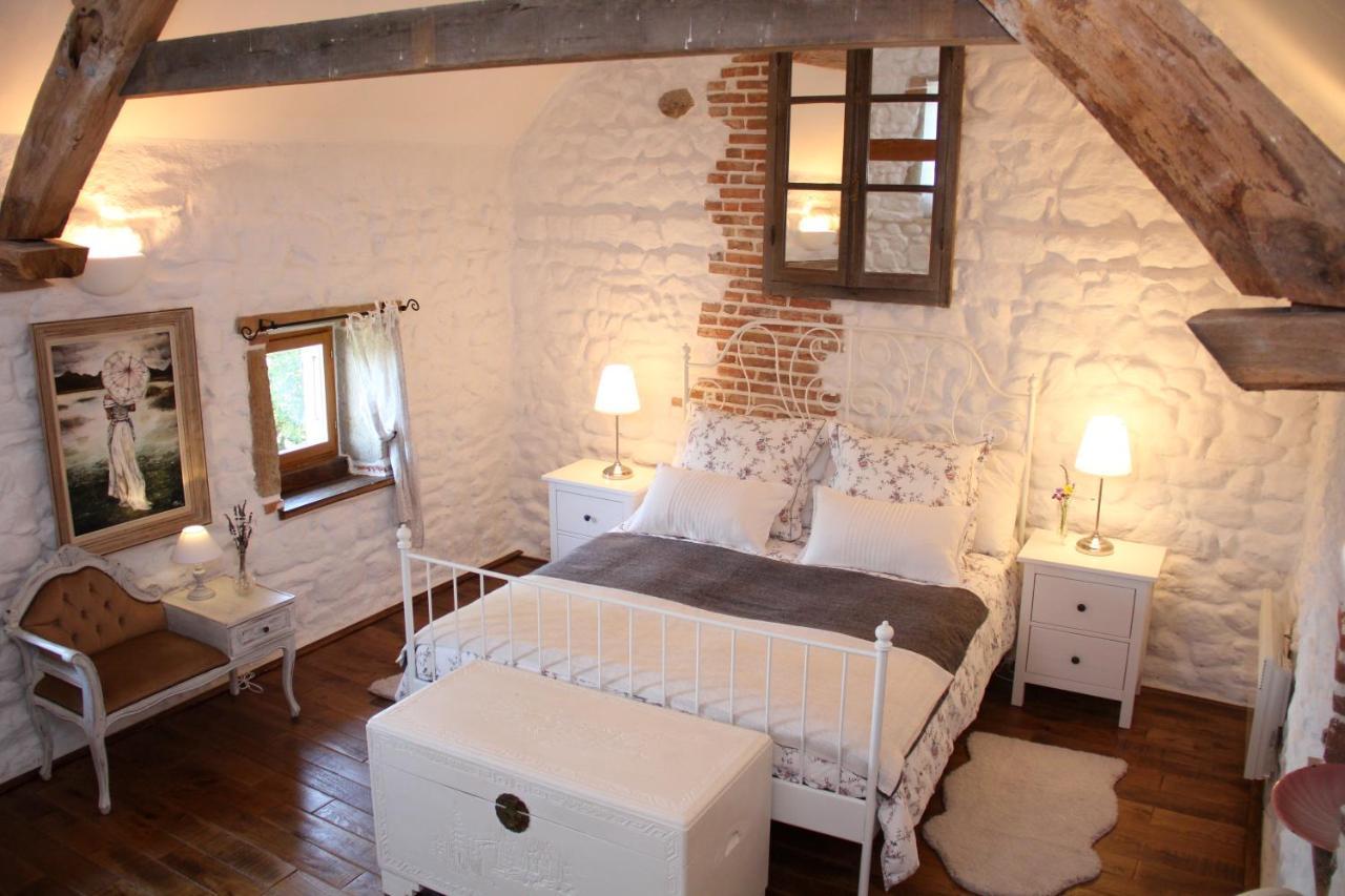 La Belle Ame Bed and Breakfast Saint-Priest-des-Champs Rum bild