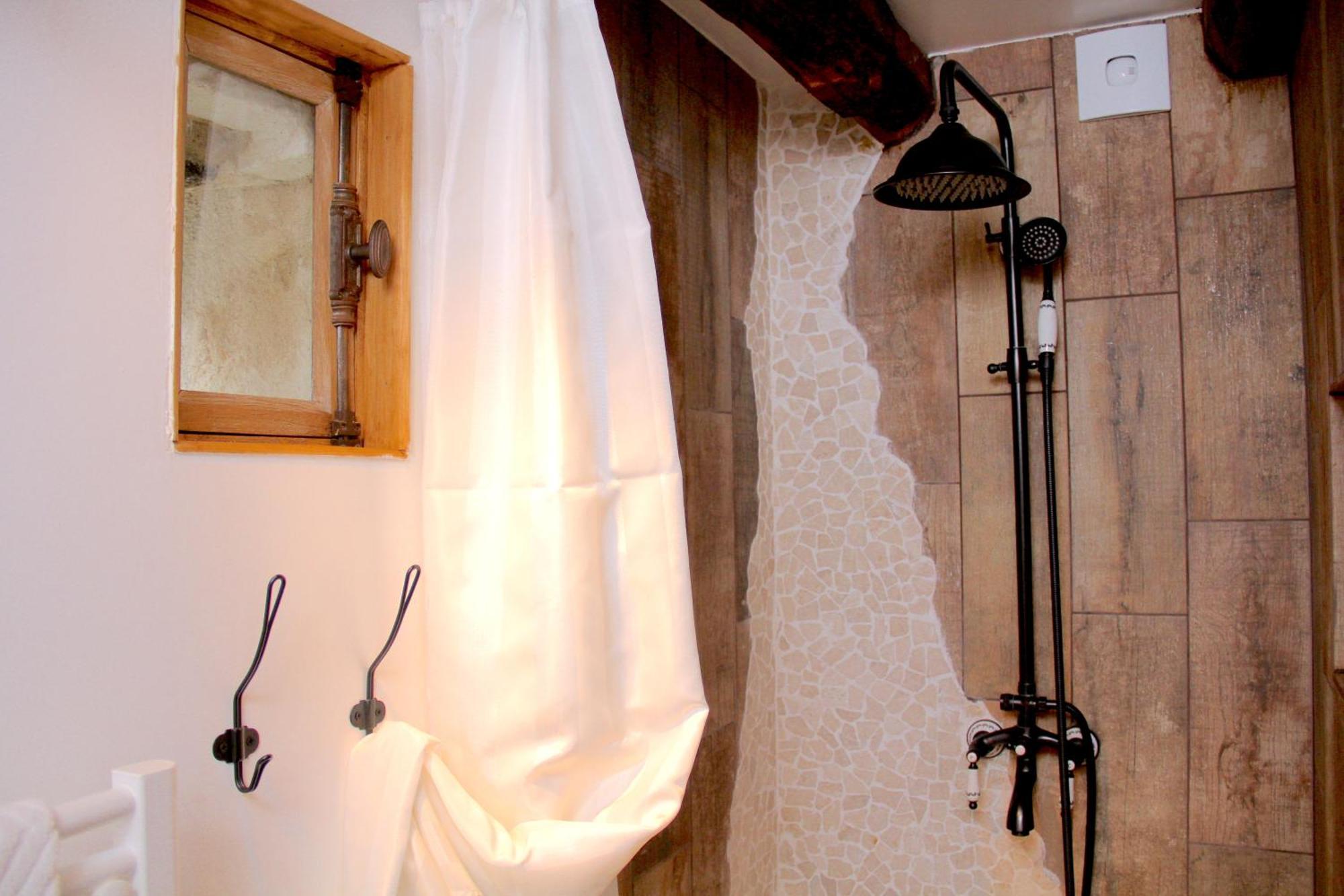La Belle Ame Bed and Breakfast Saint-Priest-des-Champs Rum bild