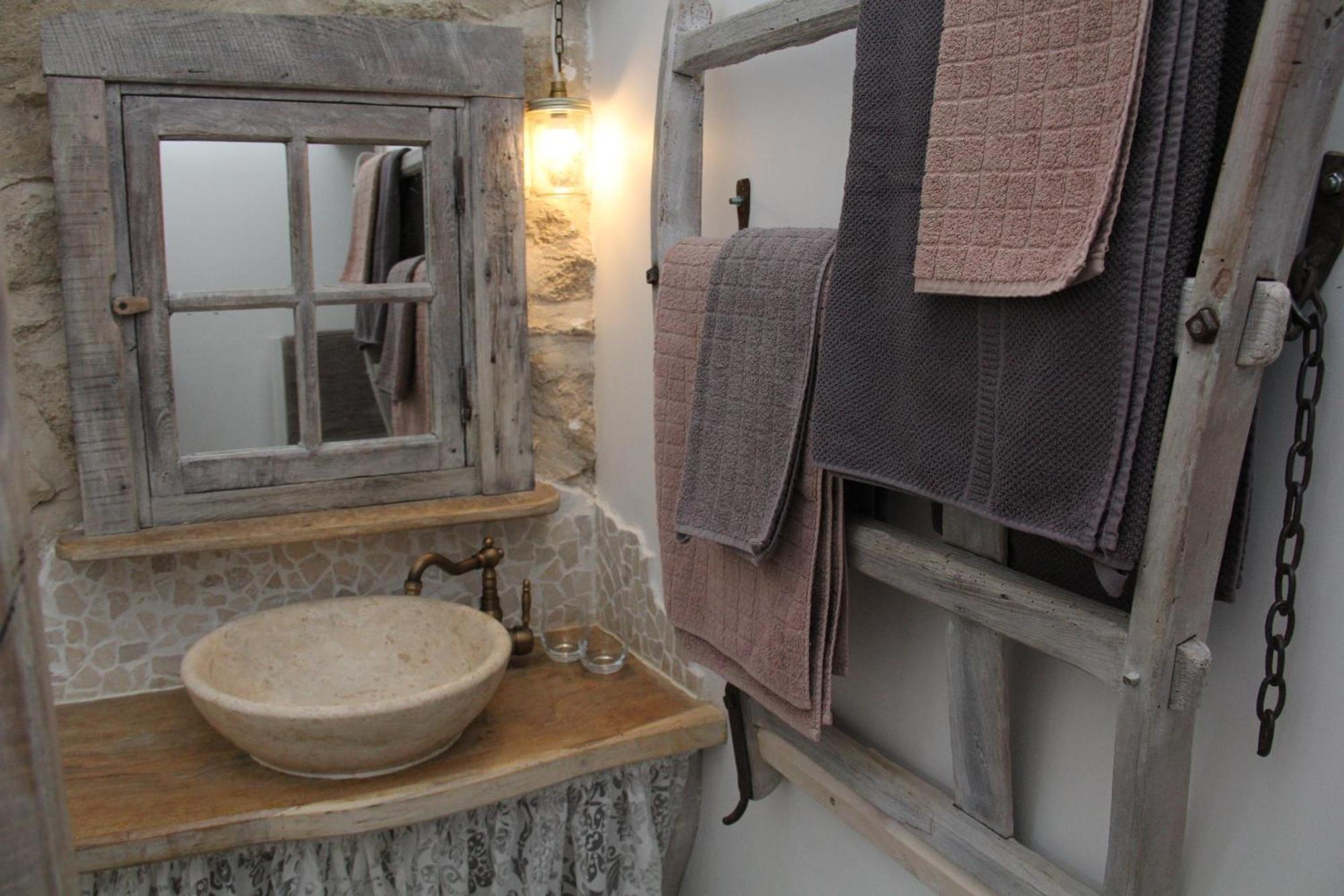 La Belle Ame Bed and Breakfast Saint-Priest-des-Champs Rum bild