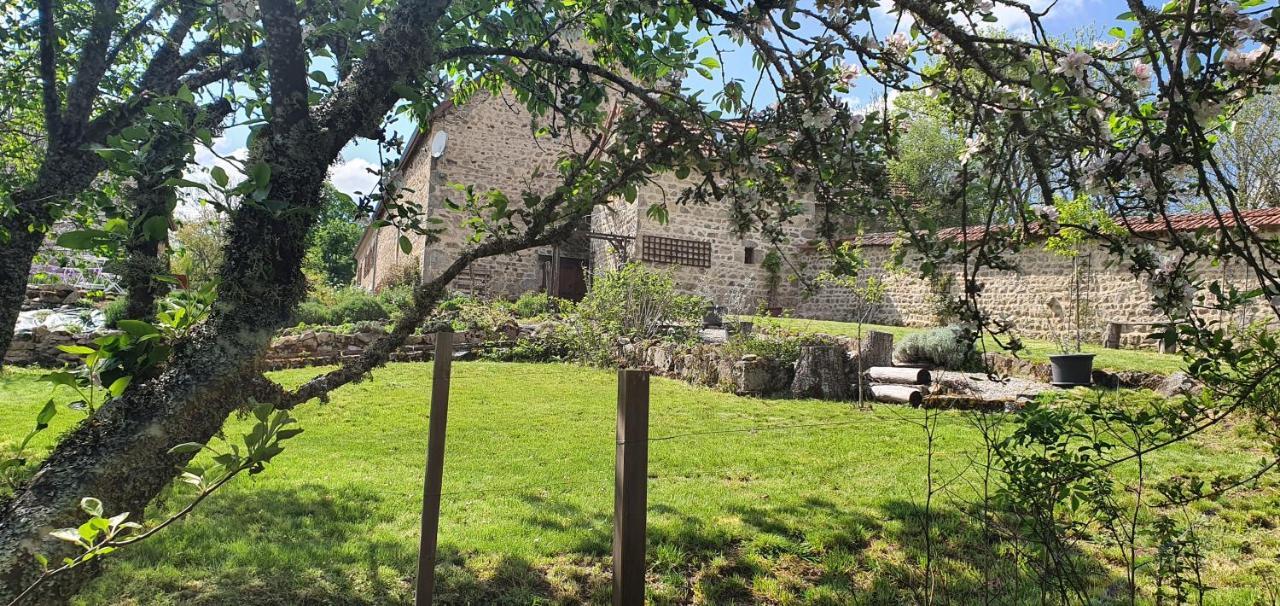 La Belle Ame Bed and Breakfast Saint-Priest-des-Champs Exteriör bild