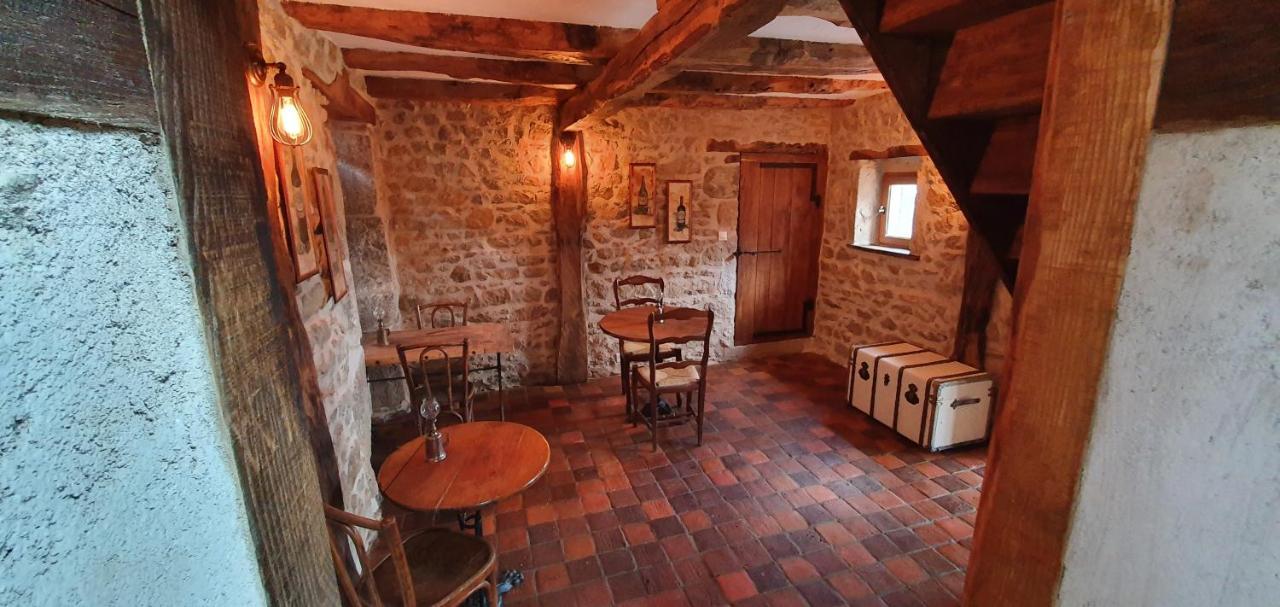 La Belle Ame Bed and Breakfast Saint-Priest-des-Champs Exteriör bild